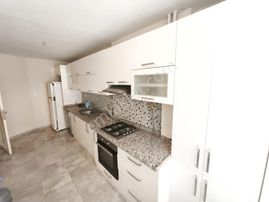 Sular'da Ana Cadde Üzerinde Otoparklı 3+1 Temiz Daire Cazip !!!