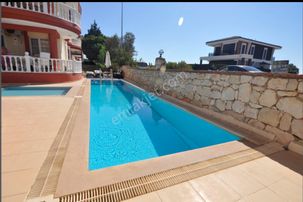 Didim Efeler'de Geniş Ailelere Uygun Villa 5+1