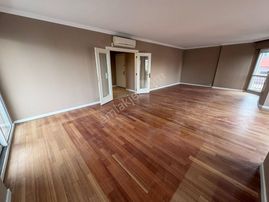 Fenerbahçe Katta Tek 4+1 Kapalı Otoparklı Balkonlu