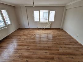 Eşrefpaşa Caddesi Üzerinde 3+1 Kiralık