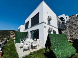 Akbükte Deniz Manzaralı Eşyalı Villa