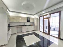 75 E 2.parselde Acil Satılık 4+1 Daire! Bu Fırsat Kaçmaz!