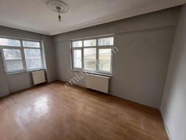 Salı Pazarı Merkezi Konumda 1+1