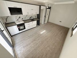 ꧁parla'dan Altınkumda Ön Cephe Ebeveyn Banyolu 2+1satılık Daire꧂