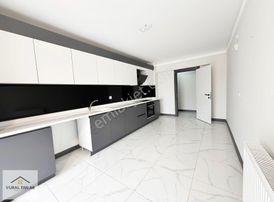 Vural,dan Site İçerisinde Kilerli E.banyolu G.odalı 160m2 İskanl