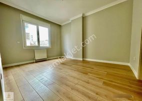 Erenköy'de Minibüse 2.binada Ebeveynli Balkonlu Sıfır