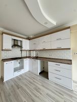 Zeki Emlak'tan Muradiye'de Satılık 2+1 Ara Kat Daire