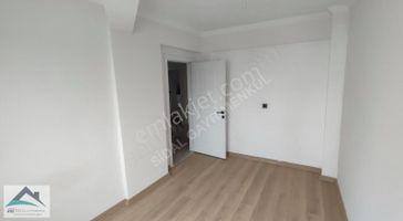 Atatürk Mahallesinde Cadde Üzerinde Satılık Daire 3.100.000 Paz.