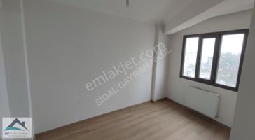 Atatürk Mahallesinde Cadde Üzerinde Satılık Daire 3.100.000 Paz.