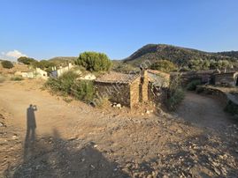 Serçinde Bafa Gölü Kıyısında Satılık Taş Ev