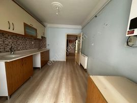 Kanunide Genç Binada Üst Katta Kiralık 3+1