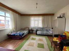 Remax'tan Bahçelievler'de Satılık 2+1 Hisseli Daire