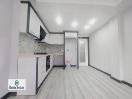 Denizden Akçayda Ön Cephe Yeni Binada Satılık 1+1 Daire.