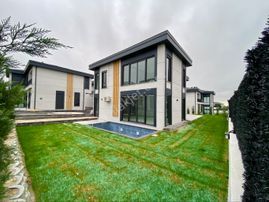 Önerlerde 4+1 Müstakil Havuzlu Satılık Villa