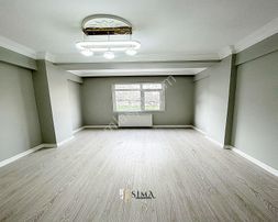 Cadde Üzeri Metrobüse 5dk! Aile Binasında Balkonlu Arakat Daire