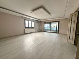 Görkent Sitesinde Şehir Ve Deniz Manzaralı 3+1 Satılık