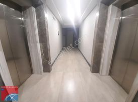 İstmarina Kiralık Deniz Manzaralı Köşe Daire