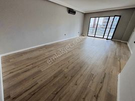 Central Balat'da 9 Katlı Binada 180 M2 Kiralık Daire