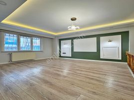 Nes Yapı'dan Metrobüse Yürüme Mesafesinde 2+2 Lüx Dekorlu Dublex Daire!!