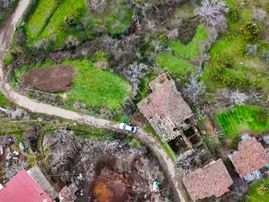 Ödemiş Beydağ Satılık 913 Mt2 İçerisinde Evli Bağ Bahçe