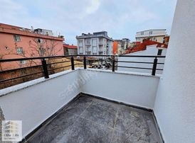 Sancaktepe'de Kapalı Otoparklı Çift Balkonlu 2+1 Ara Kat Daire