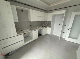 Mezire Başiskele'de Site İçinde Ebeveyn Banylu Kiralık 2+1 Daire