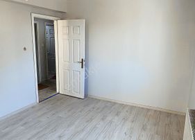 Kapalı Pazar Yeri Karşısı 3+1 Köşe Daire