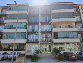 Cumhuriyet Mahallesi Mutluluk Apt.da Satılık 3+1 Daire