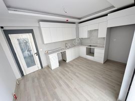 Avcılar'da Cadde Üzerinde 3+1 Katta Teras Balkonlu Kaçmaz