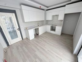 Avcılar'da Cadde Üzerinde 3+1 Katta Teras Balkonlu Kaçmaz