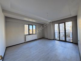 Çorlu Şeyhsinan Mah. 2+1 Ebeveyn Banyolu Balkonlu | Otoparklı