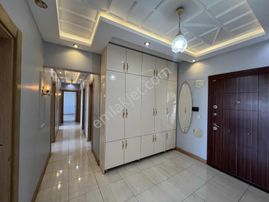 ***ilke Emlaktan***cadde Üzerinde Bakımlı Lüks 3,5+1 Daire