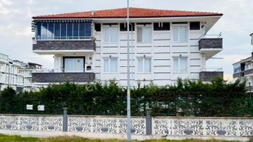 Karasu Havuzlu Sitede 2+1 Eşyalı, Yerden Isıtmalı, Denize 5 Dk