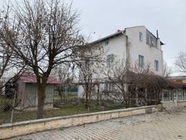 İmişehir Köy İçi, Köşebaşı 3 Katlı Ev