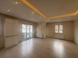 Maltepe Altayçeşme'de Minibüsyoluna 2dk Mesafede Satılık3+1daire