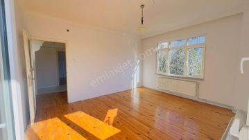 Remax Anı 'dan Üsküdar Güzeltepe 'de Kiralık 2+1 Daire