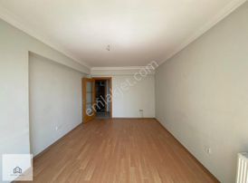 Yakacık Saklı Vadide Site İçerisinde Ara Kat 3+1 Satılık Daire