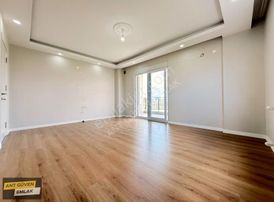 Devlet Hastanesi Yakınında Cadde Üzerinde 2+1 Geniş Arakat Daire