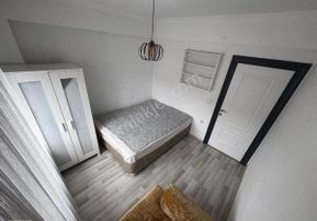 Yenifoça Havuzlu Sitede Eşyalı Kiralık Daire