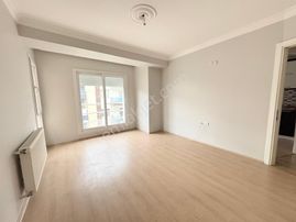 Bornova Erzenede 2 Cepheli, 2+1, Ara Kat, Asansörlü Satılık !