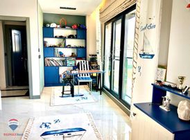 8 Kemalpaşada 3 Katlı Satılık Vılla