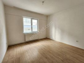 Demetevler 1.cadde Ön Cephe 3 Oda Satılık Daire