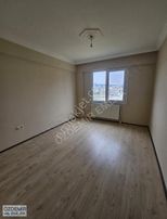 Özdemir Emlaktan Site İçerinde Kiralık Ara Kat 3+1 Daire