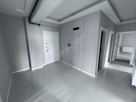 Yağmur Emlaktan Prestijli Binada Kiralık Cadde Cephe 3+1 Daire