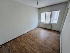 Turyap Eren'den Kiralık Bahçelievler'de Arakat Daire