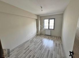 Yeşilova'da Bulvar Üstünde Satılık Ara Kat 2+1 Daire
