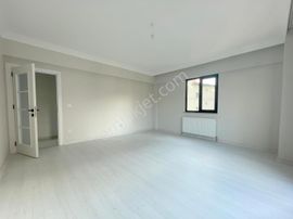 Mertcan'dan Metroya Yürüme Mesafeli Balkonlu Ara Kat 2+1 Daire