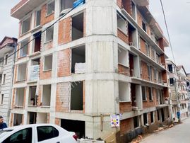 Karamürsel'de Arakat Yerden Isıtmalı 2+1 Sıfır Daire