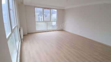 Mertcan'dan Balkonlu Ara Kat Sıfır Ebeveyn Banyolu 3+1 Daire