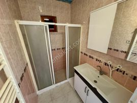 Ataparkta Yapılı Geniş M2 Li Satılık Düz Giriş 3+1